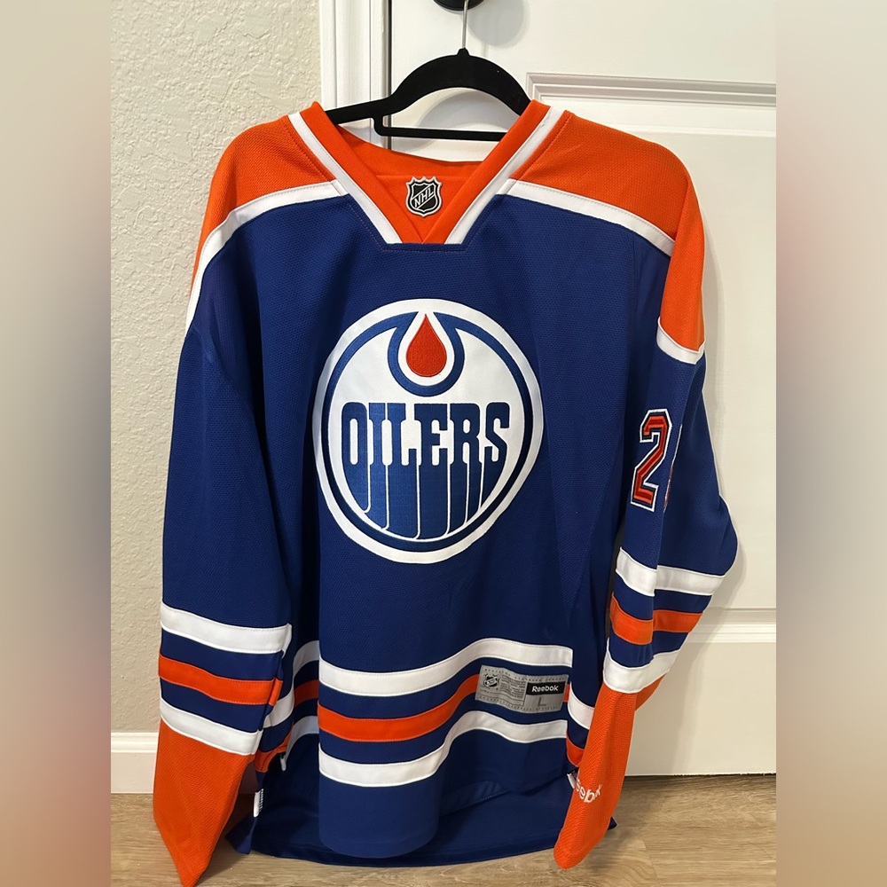 Brand new oilers jersey, never been worn, tag fell off in unboxing.